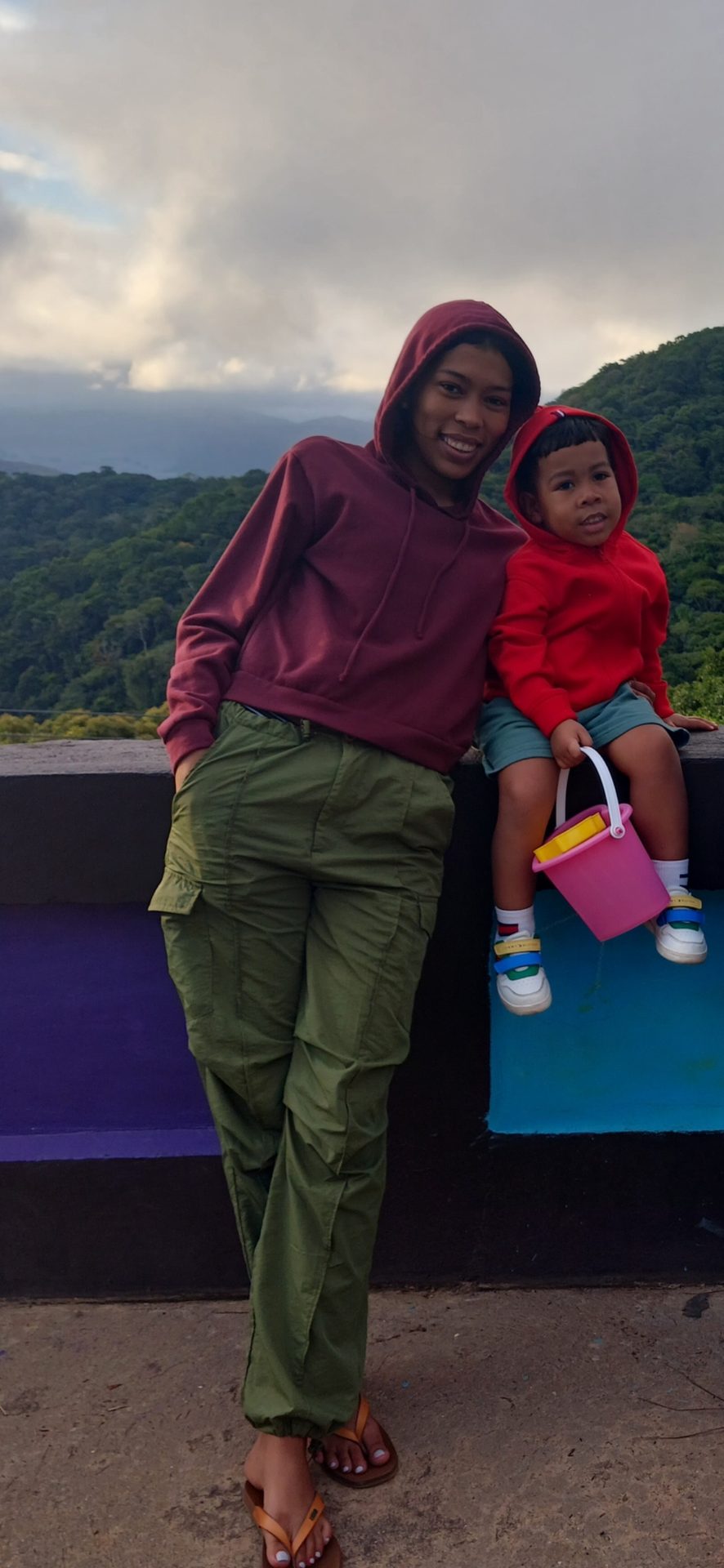 Familia en mirador de Cerro Azul