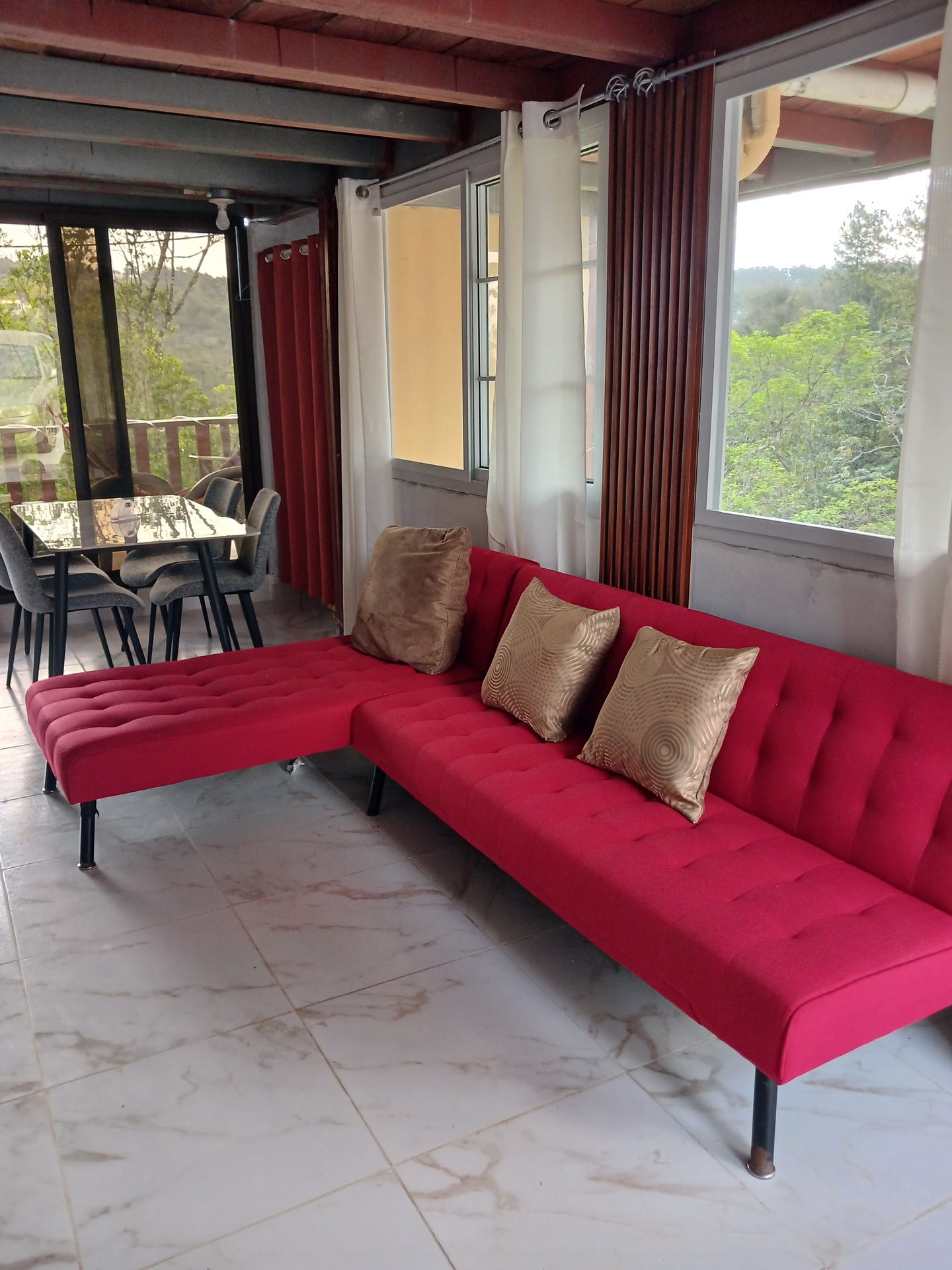 Sala y comedor de Cabaña El Quetzal